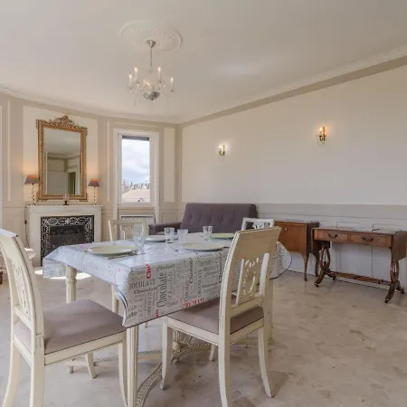 Marie Antoinette-1 By Interhome Apartamento