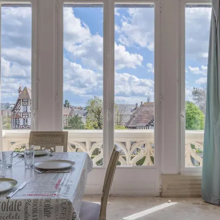 Marie Antoinette-1 By Interhome *