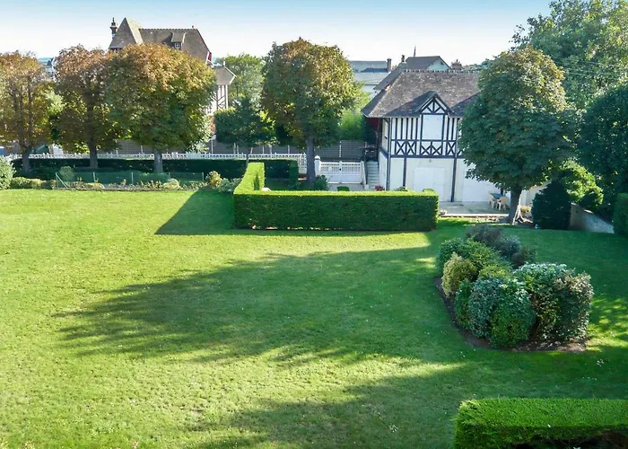 Marie Antoinette-1 By Interhome